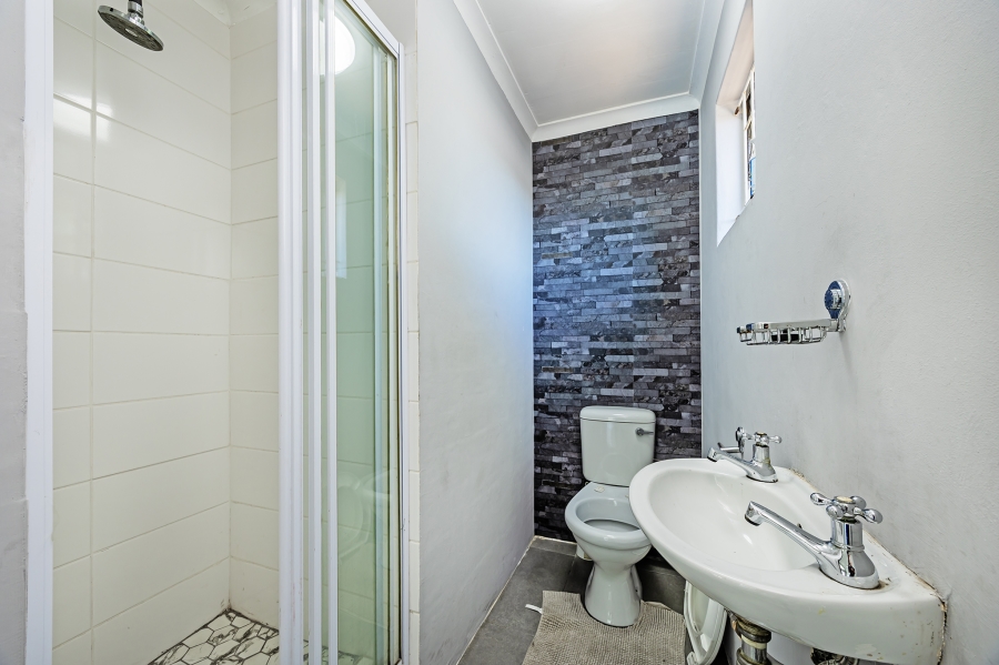 To Let 5 Bedroom Property for Rent in Haasendal Western Cape